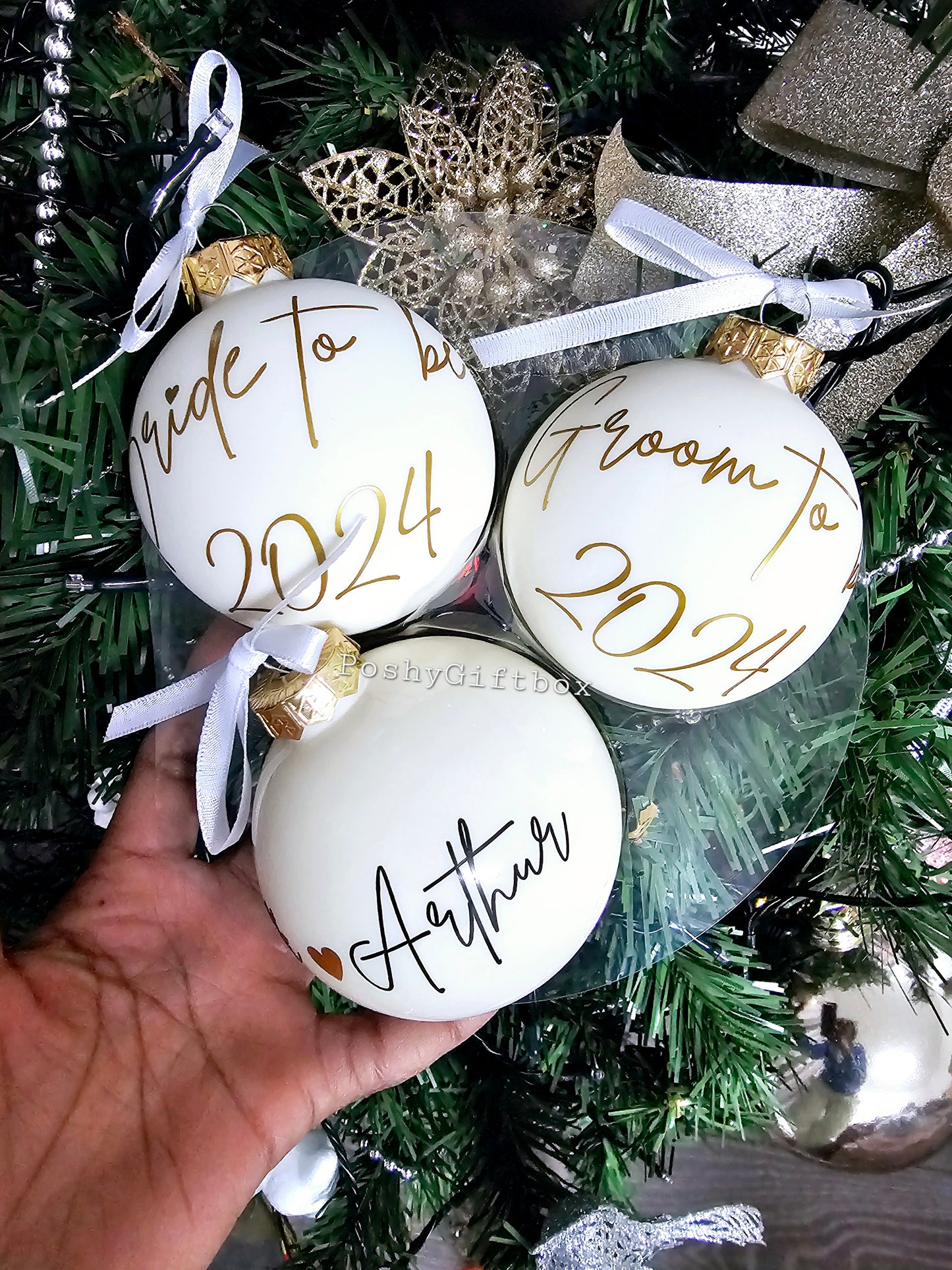 Personalisierte Weihnachtskugeln /Weihnachtsgeschenke/ Weihnachtskugel mit Namen/Christbaumkugel Elfenbein/Geschenk Familie PoshyGiftbox