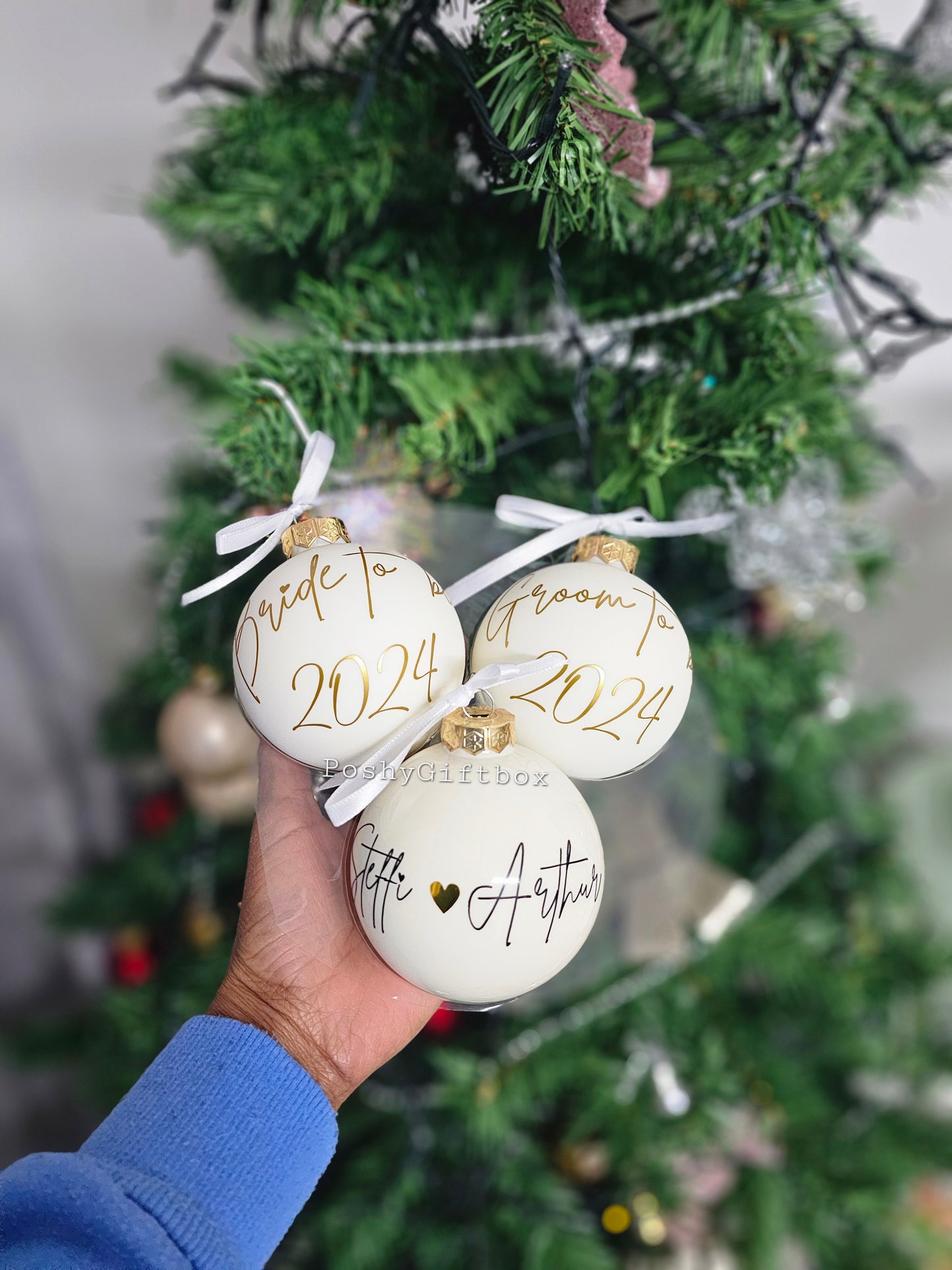 Personalisierte Weihnachtskugeln /Weihnachtsgeschenke/ Weihnachtskugel mit Namen/Christbaumkugel Elfenbein/Geschenk Familie PoshyGiftbox