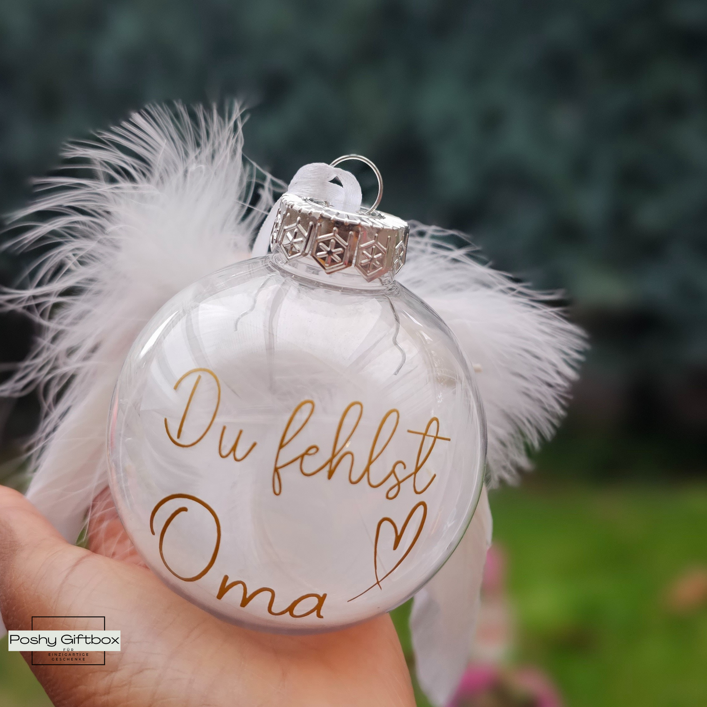 Weihnachtskugeln zum Gedenken gefüllt mit weißen Federn /Personalisierte Christbaumkugel , Erinnerung/Andenken/Du fehlst/Unvergessen/Mit  Engelsflügel PoshyGiftbox