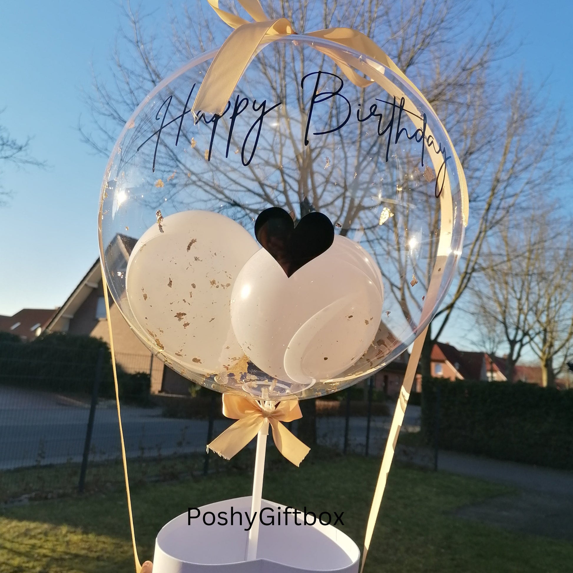 Ballon Geschenk mit Schokoladen und Trockenblumen/Personalisierte Balloons/Hochzeitsgeschenk/Happy Valentinstag/Geburtstagsgeschenk  PoshyGiftbox