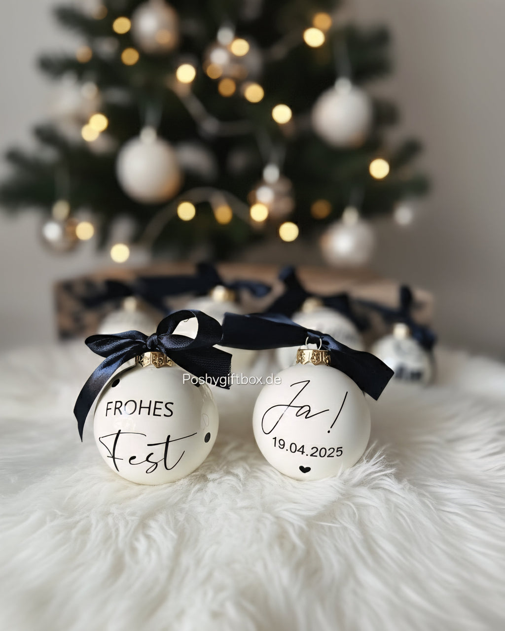 Personalisierte Weihnachtskugel /Weihnachtsgeschenk Ehepaar/Erstes Weihnachten als Ehepaar Christbaumkugel /Aus Glas 8cm/Nikolausgeschenk Christbaumkugel/Wunschtext Kugel PoshyGiftbox