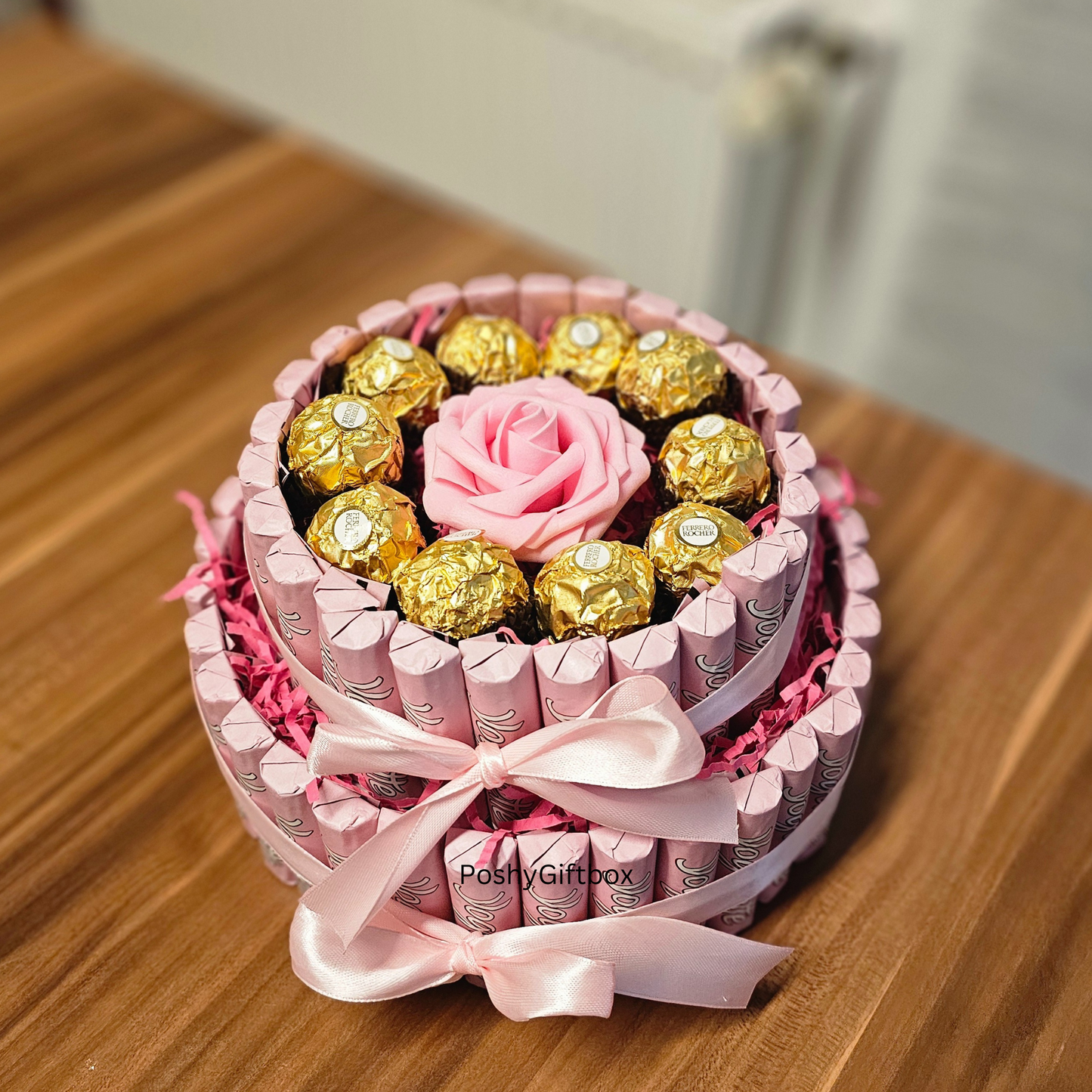 Yogurette Geschenk/ Pralinen Torte mit Wellness Produkte/ Pralinentorte/Yogurette Geschenk mit Ferrero Rocher Pralinen/ Geburtstagstorte/Lillet ,Aperol Geschenk PoshyGiftbox