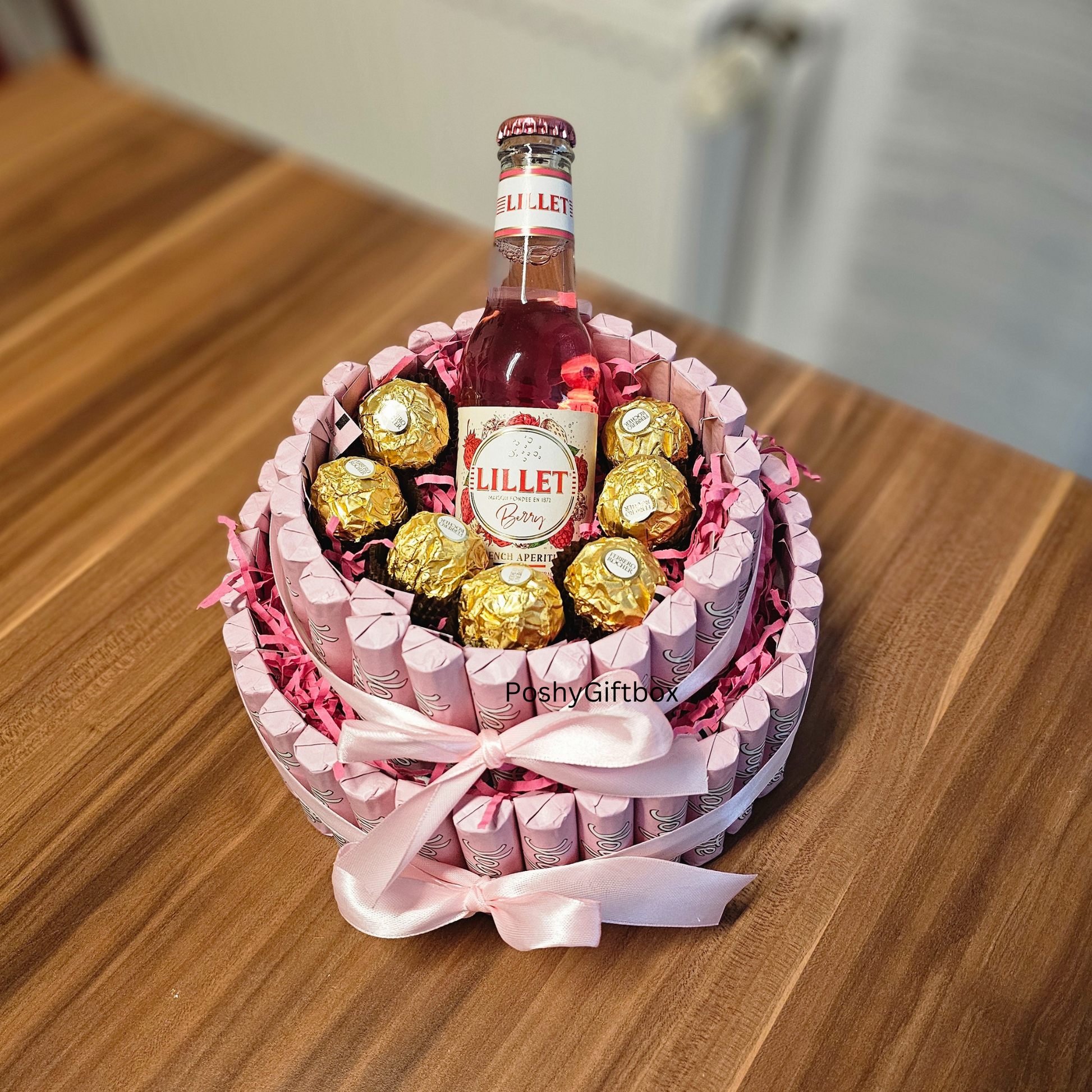 Yogurette Geschenk/ Pralinen Torte mit Wellness Produkte/ Pralinentorte/Yogurette Geschenk mit Ferrero Rocher Pralinen/ Geburtstagstorte/Lillet ,Aperol Geschenk PoshyGiftbox