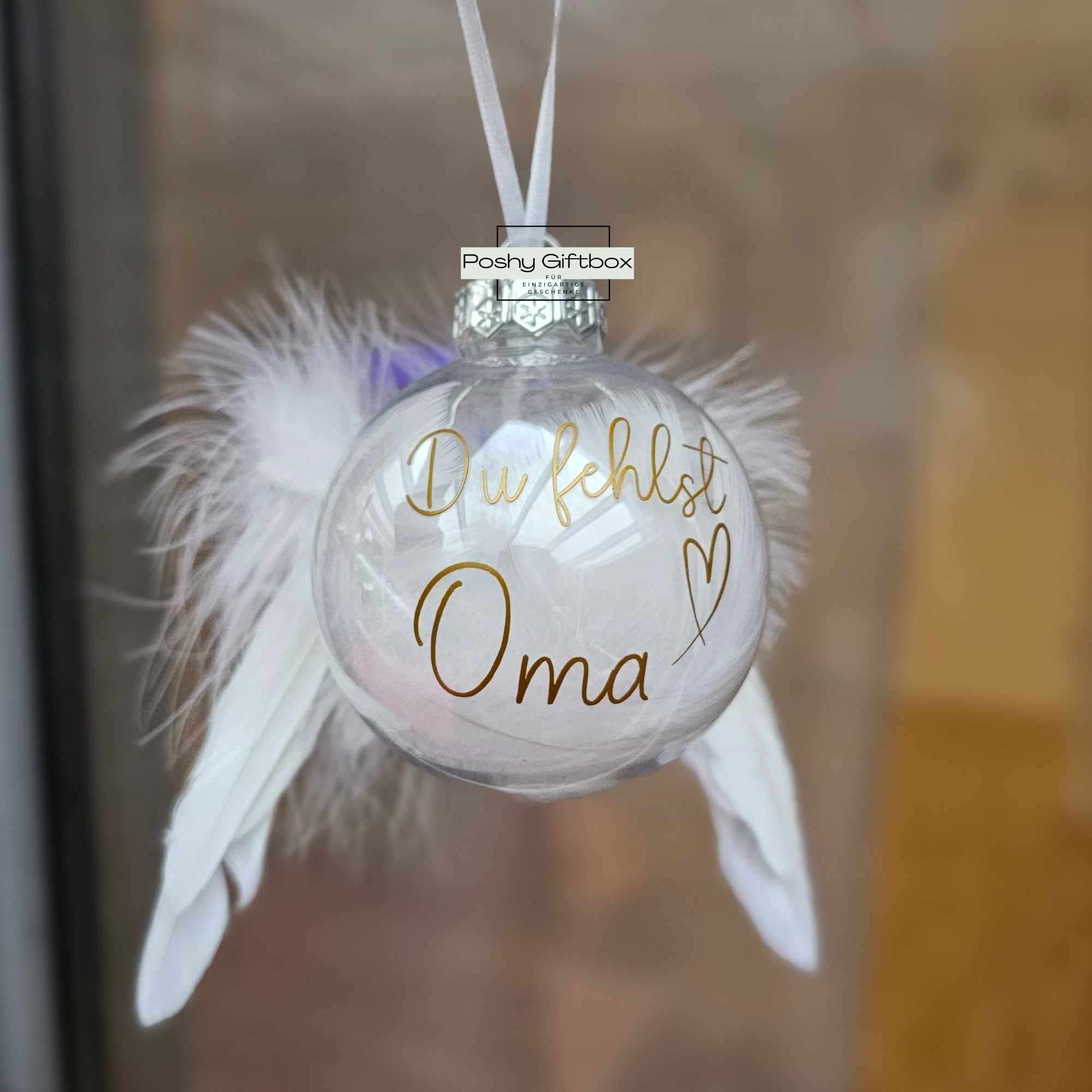 Weihnachtskugeln zum Gedenken gefüllt mit weißen Federn /Personalisierte Christbaumkugel , Erinnerung/Andenken/Du fehlst/Unvergessen/Mit  Engelsflügel PoshyGiftbox