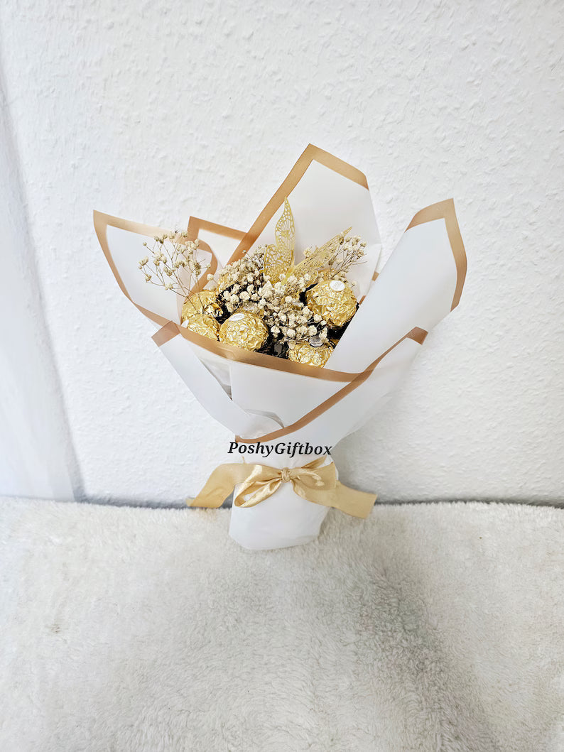 Pralinenstrauß mit Trockenblumen und Schokolade PoshyGiftbox
