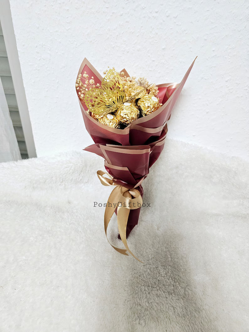 Pralinenstrauß mit Trockenblumen und Schokolade PoshyGiftbox