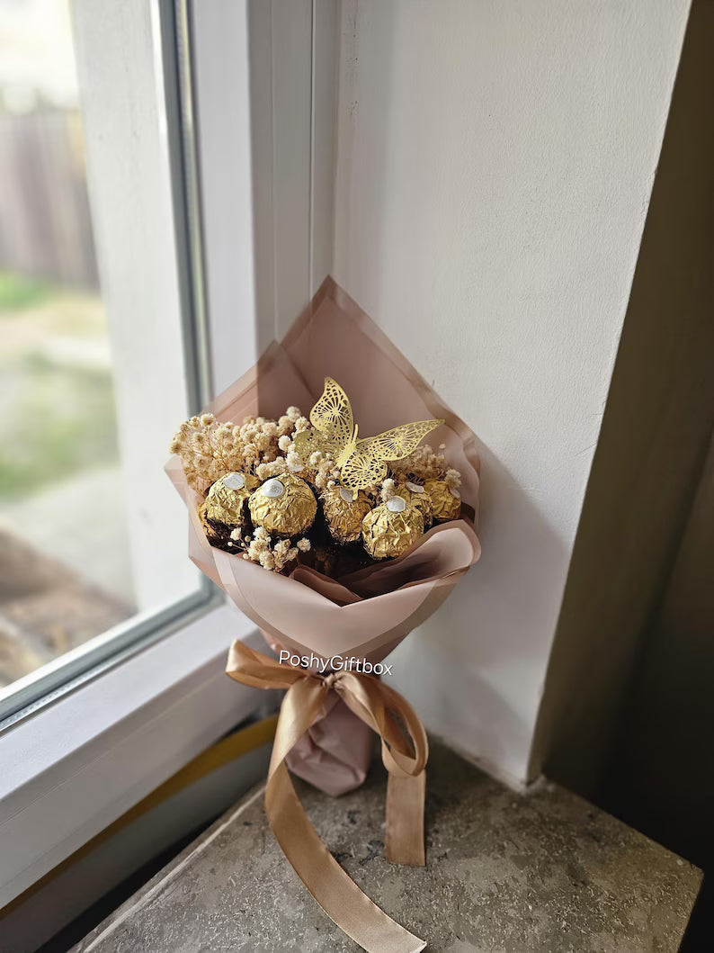 Pralinenstrauß mit Trockenblumen und Schokolade PoshyGiftbox