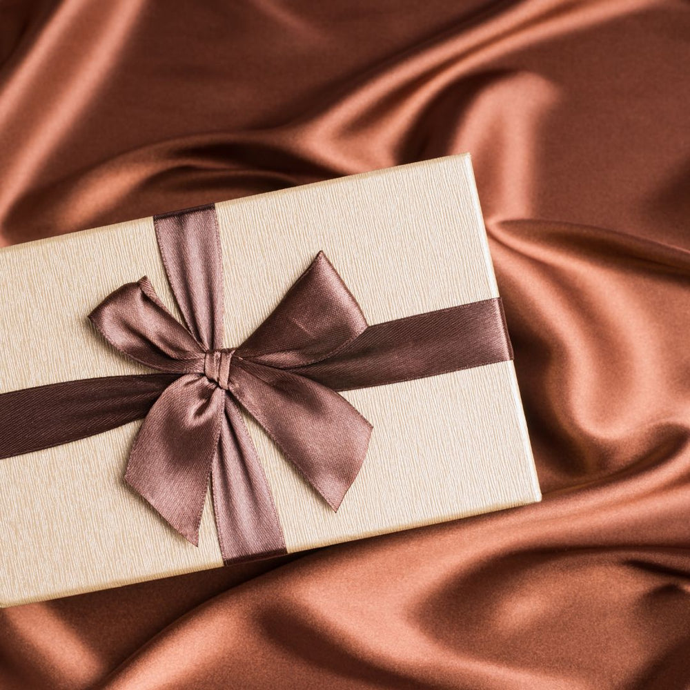 Hochwertige Geschenkbox von PoshyGiftbox, liebevoll zusammengestellt und stilvoll verpackt als besonderes Geschenk für Familie, Freunde und besondere Anlässe