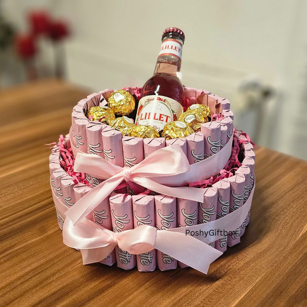 Kreative Yogurette Geschenkbox im Kuchendesign von PoshyGiftbox als einzigartige süße Geschenkidee für Geburtstage, Feiern und besondere Momente